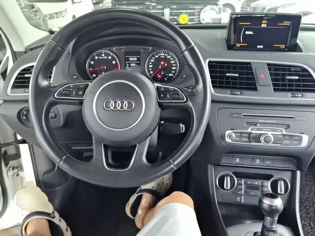 Audi Q3 2016 — фото 10