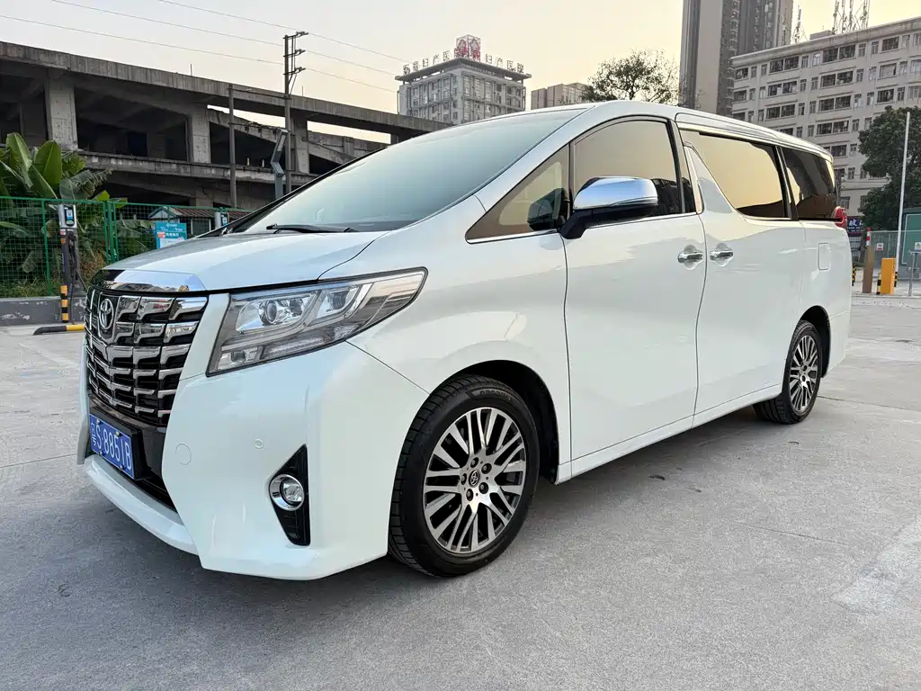 Toyota Alphard 2017 — фото 1