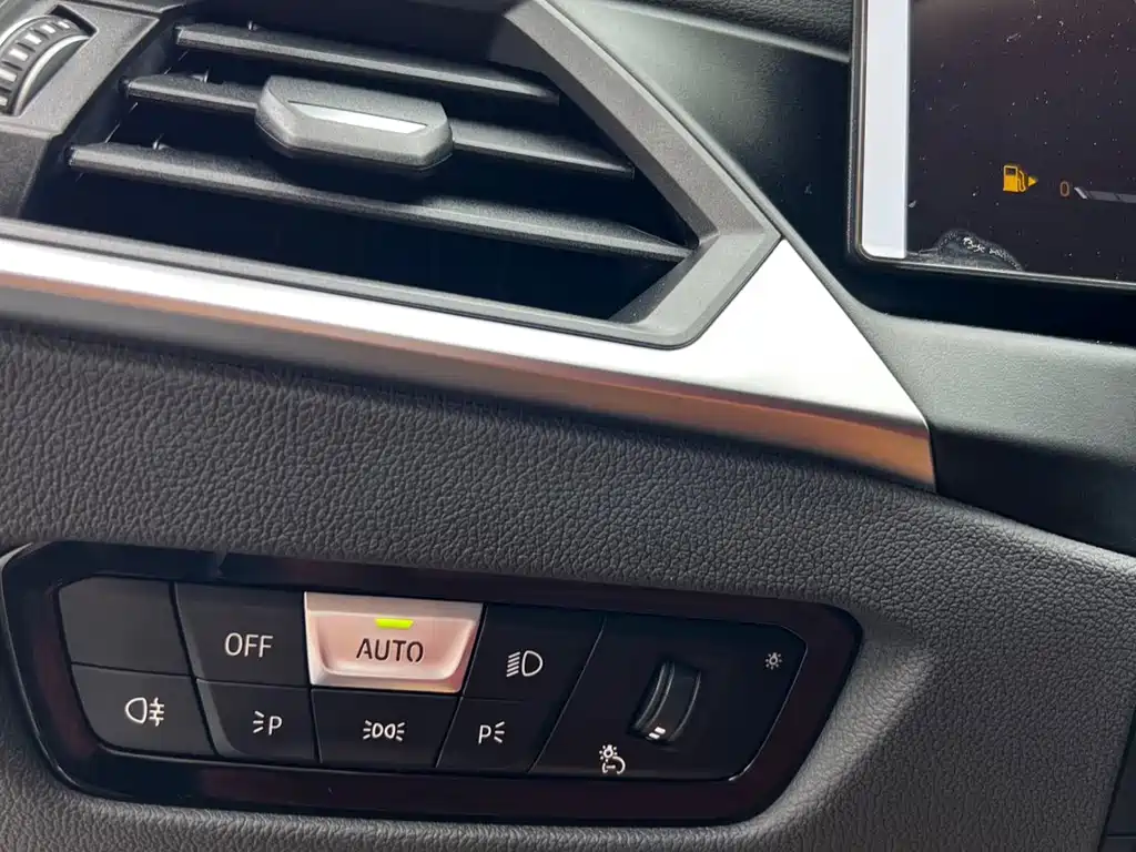 BMW 3 Series 2023 — фото 17