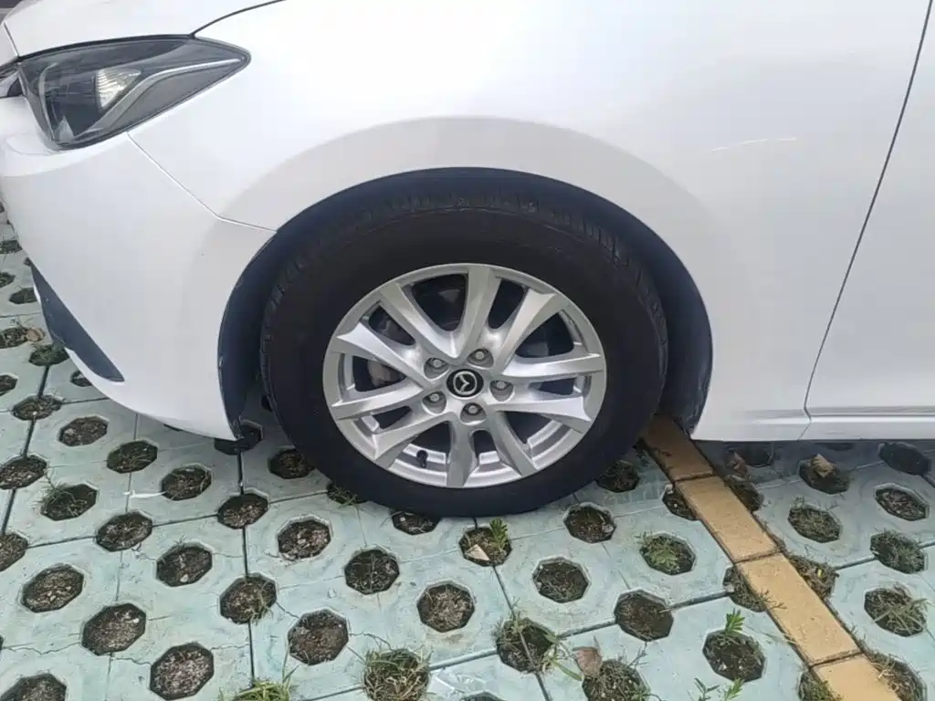 Mazda 3 Axela 2016 — фото 23