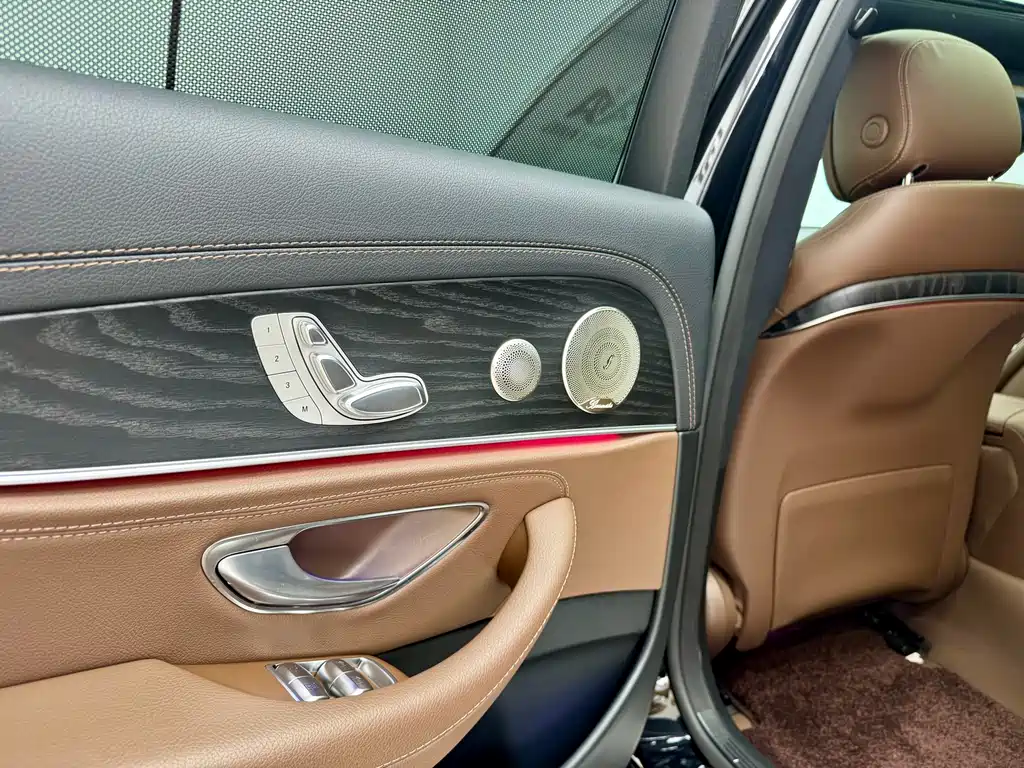 Mercedes-Benz E-Class 2022 — фото 12