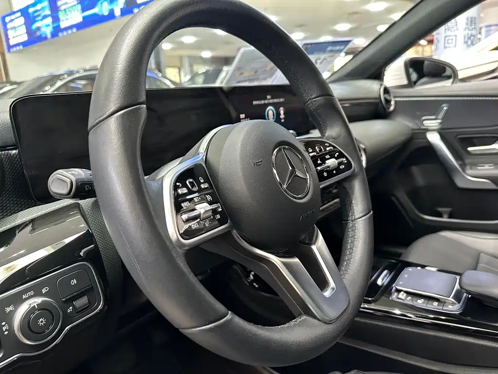 Mercedes-Benz A-Class 2020 — фото 13