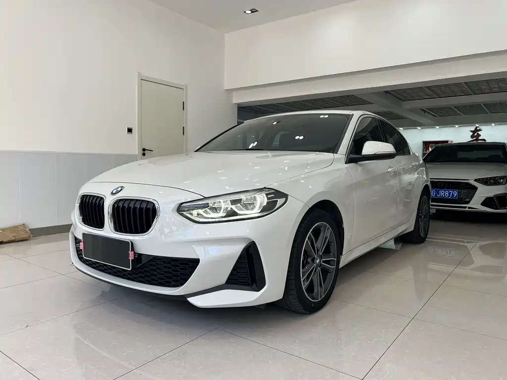 BMW 1 Series 2023 — фото 1
