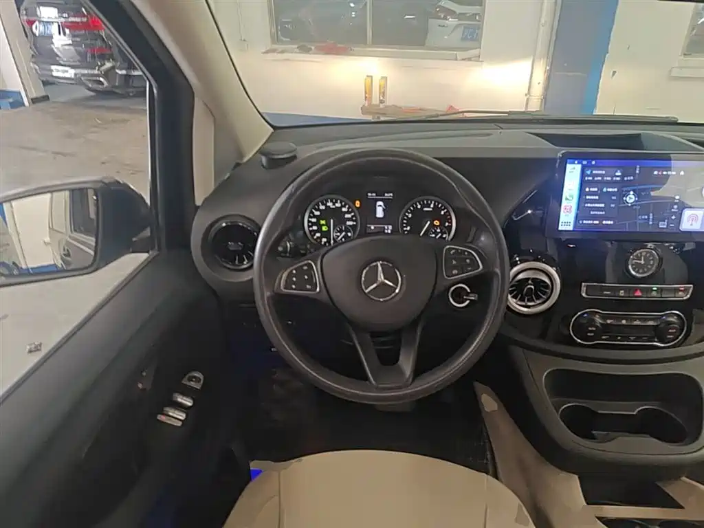 Mercedes-Benz Vito 2023 — фото 11