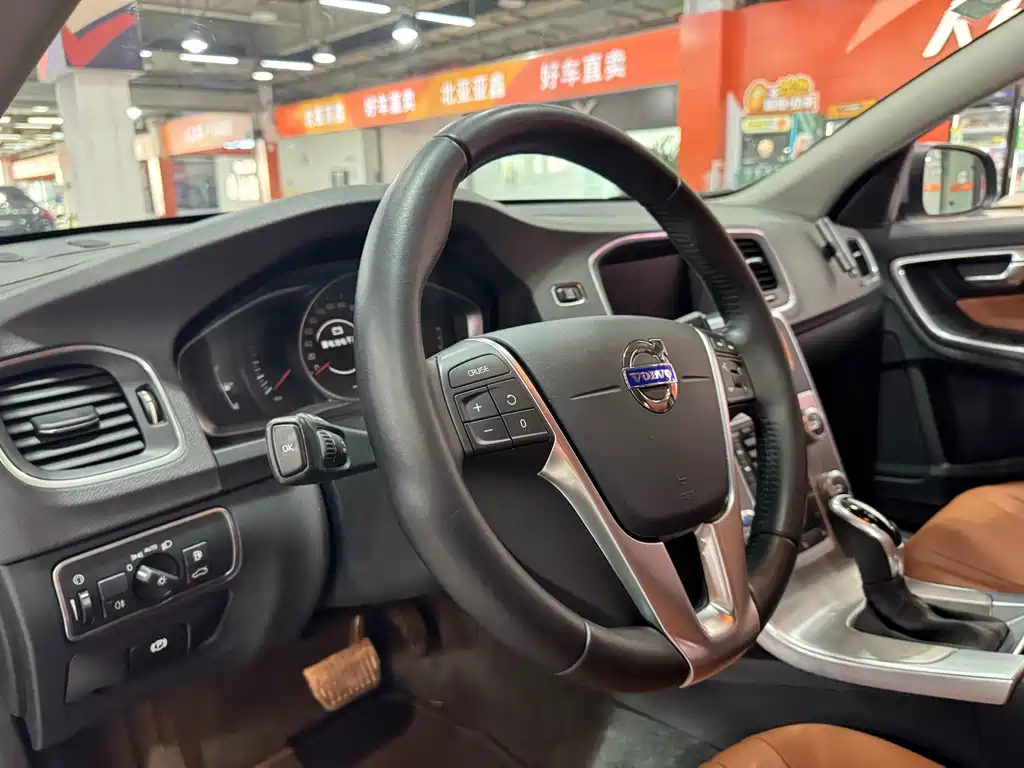 Volvo S60 2017 — фото 14