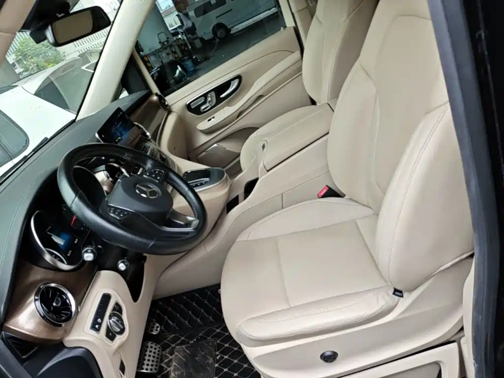 Mercedes-Benz V-Class 2021 — фото 15