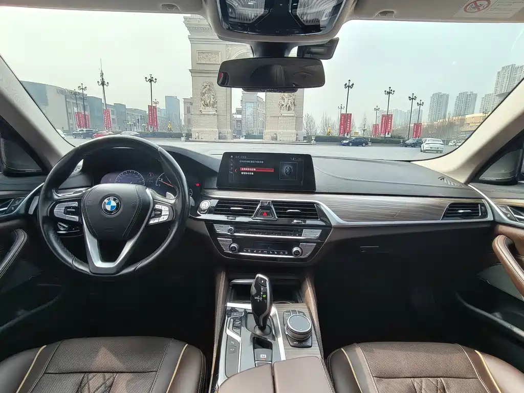 BMW 5 Series 2019 — фото 12