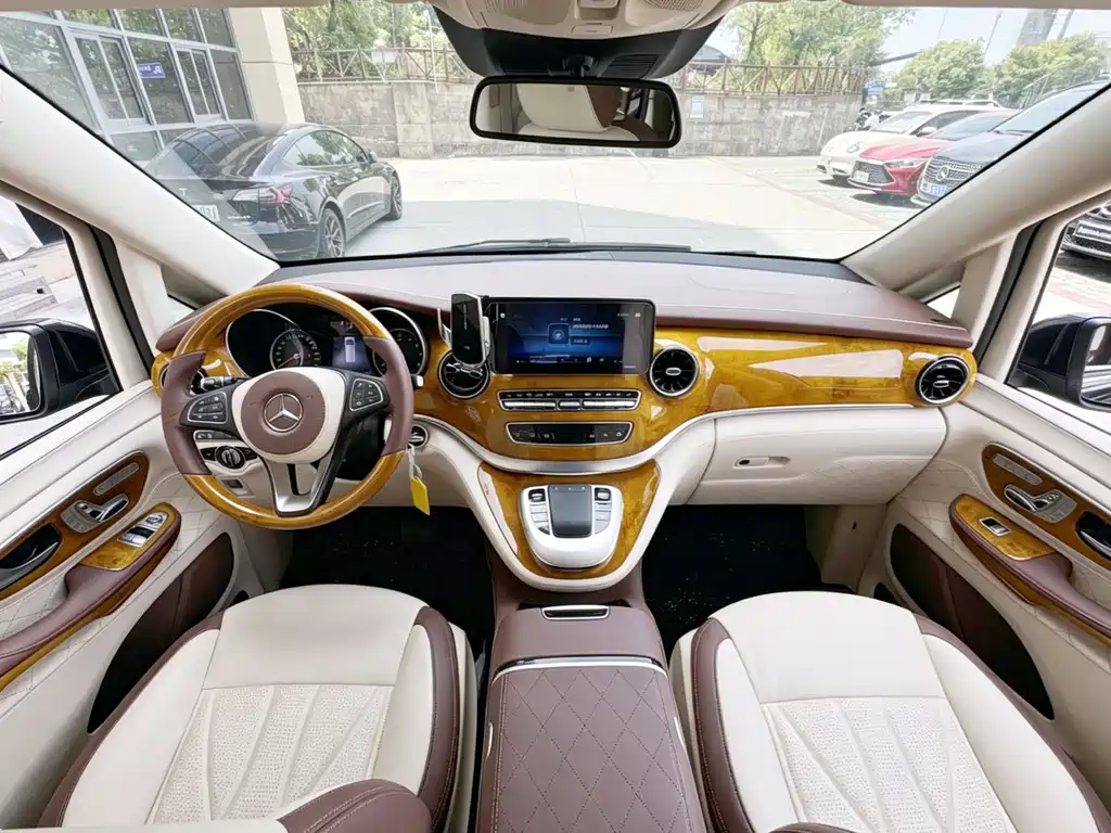 Mercedes-Benz V-Class 2022 — фото 4