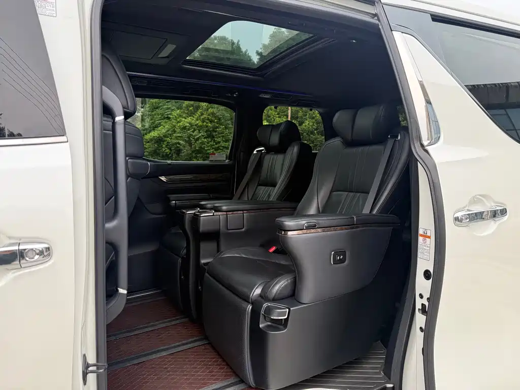 Toyota Alphard 2018 — фото 9
