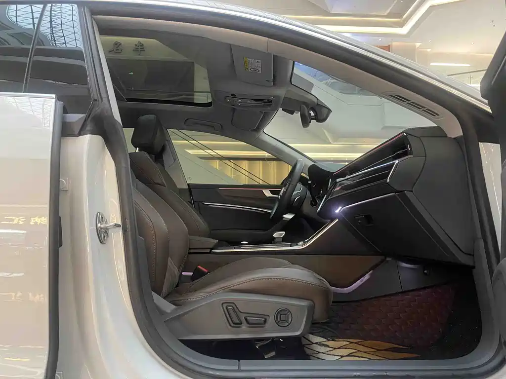 Audi A7L 2023 — фото 11