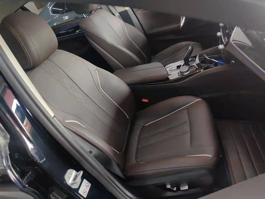 BMW 5 Series 2022 — фото 16
