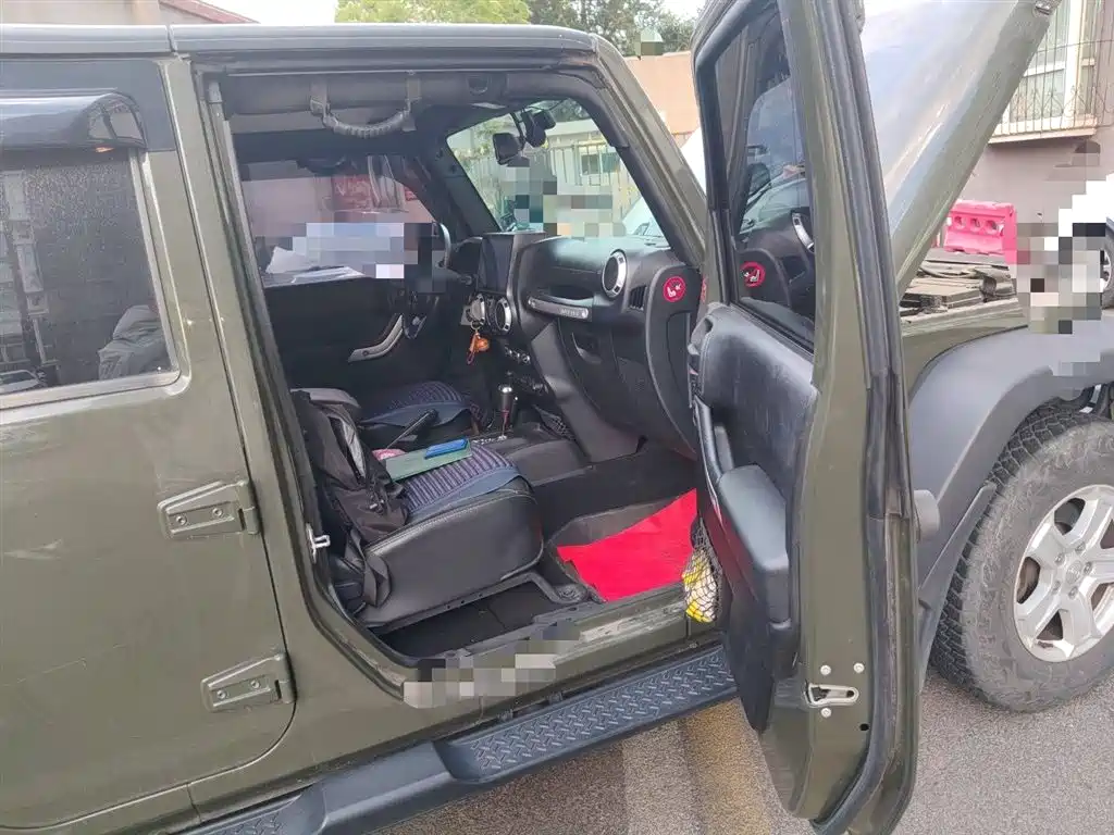 Jeep Wrangler 2015 — фото 18