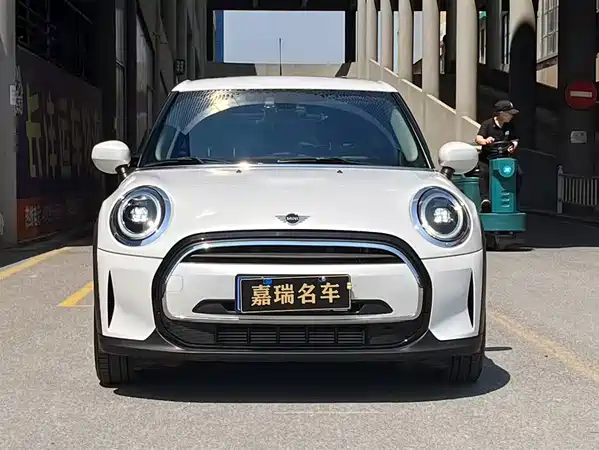 MINI MINI 2023
