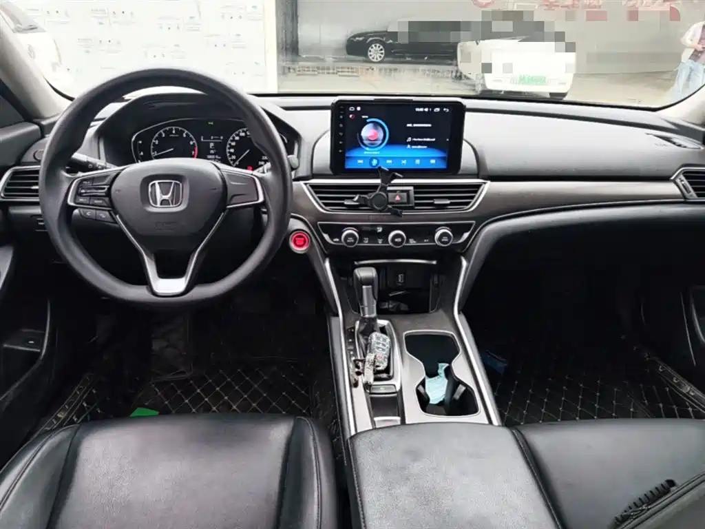 Honda Accord 2020 — фото 10