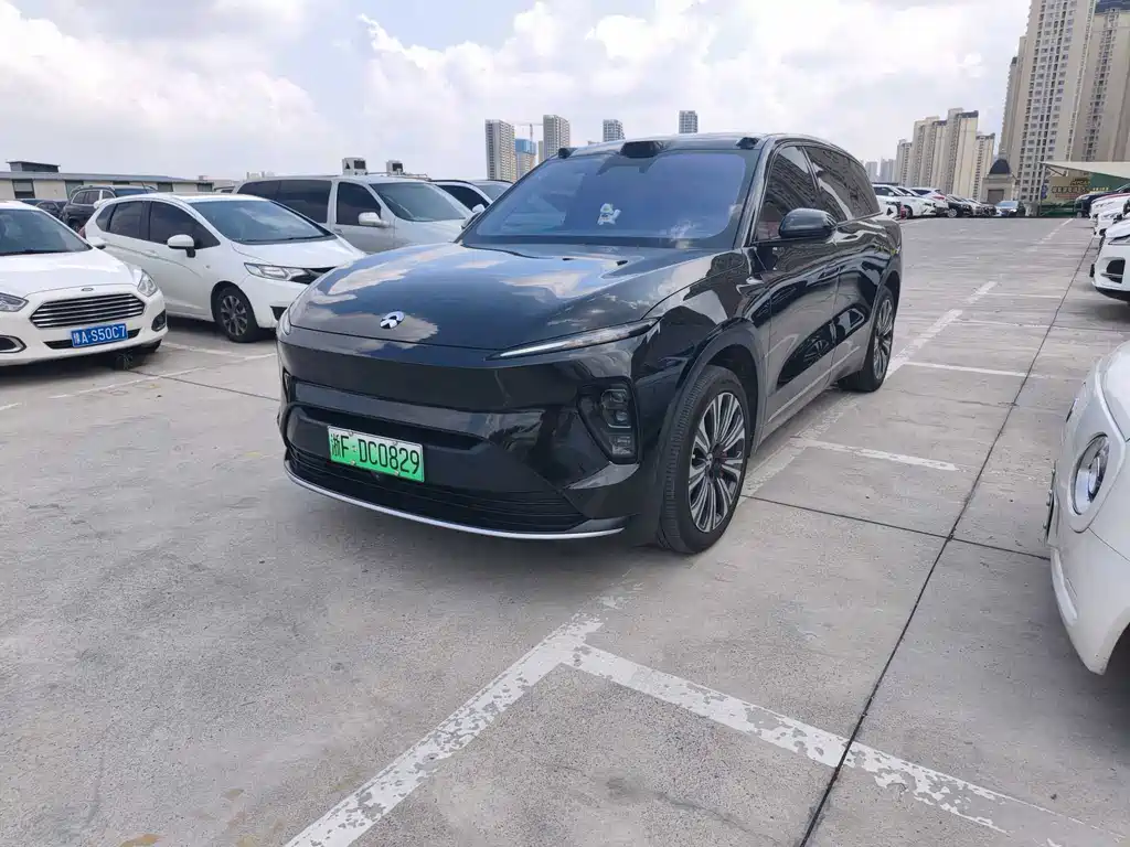 NIO ES8 2025