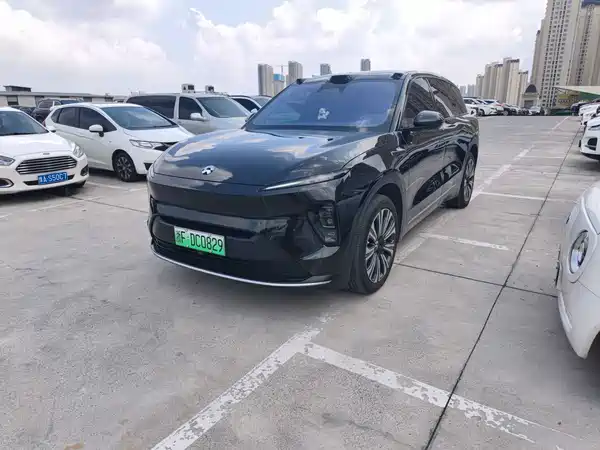 NIO ES8 2025