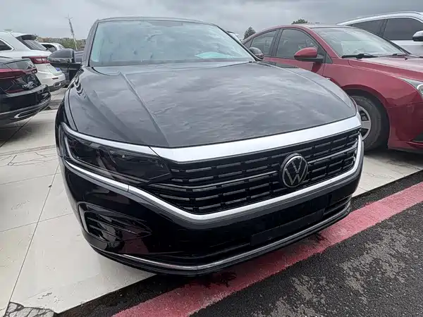 Volkswagen Passat 2023