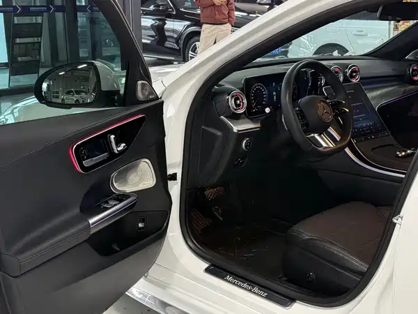 Mercedes-Benz C-Class 2025