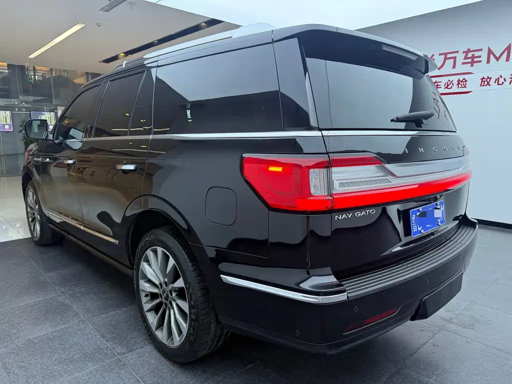 Lincoln Navigator 2020 — фото 14