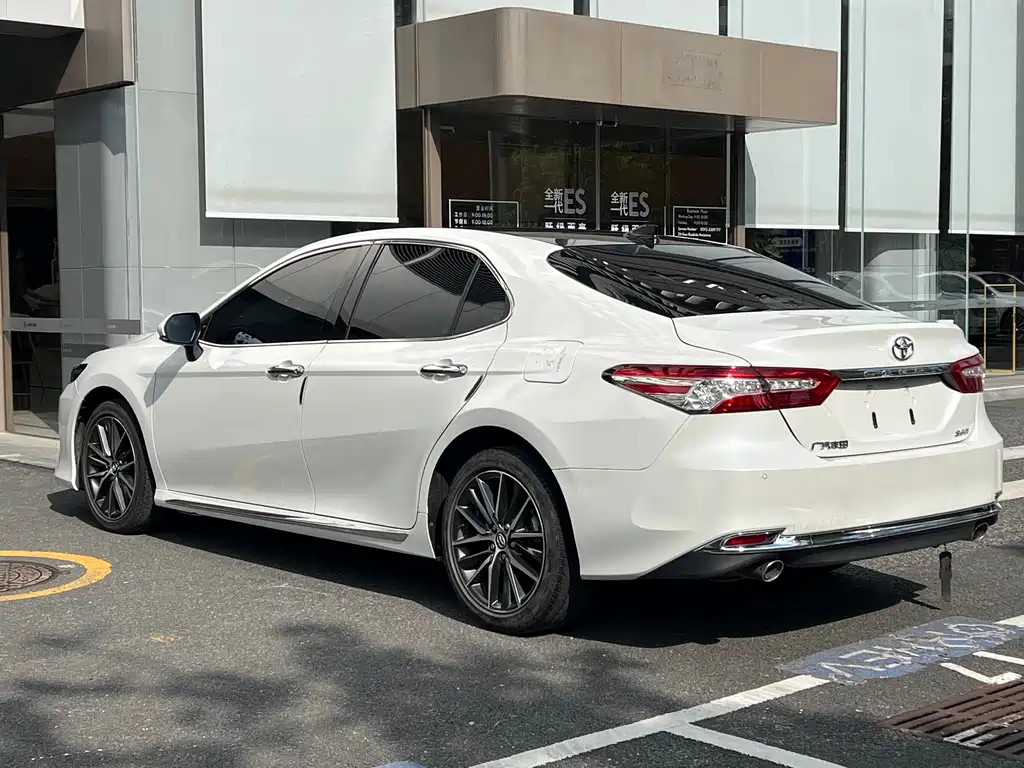 Toyota Camry 2023 — фото 9