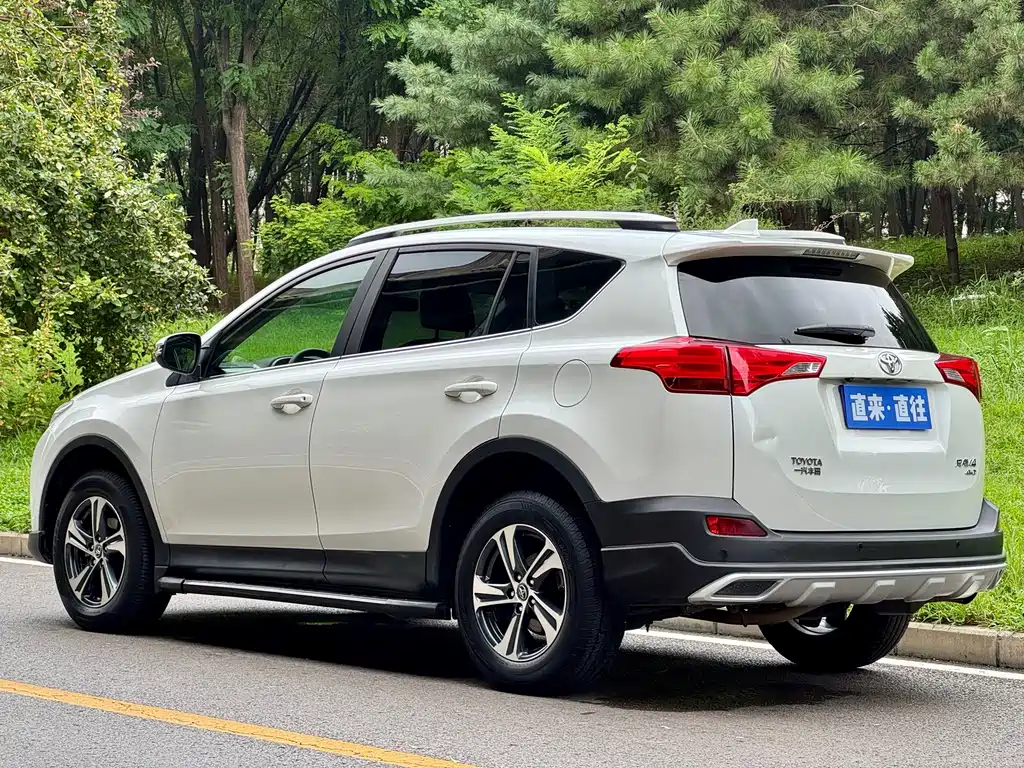 Toyota RAV4 2015 — фото 15