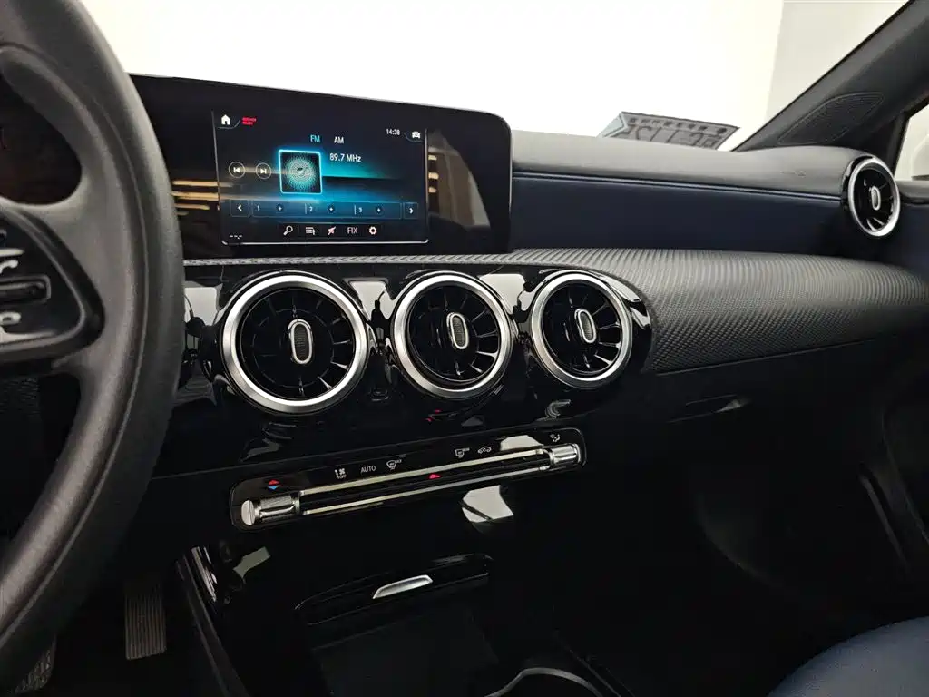 Mercedes-Benz A-Class 2021 — фото 7