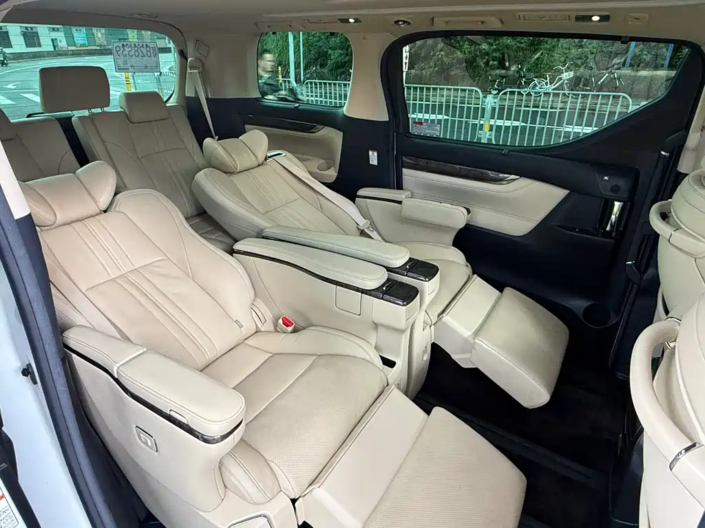 Toyota Alphard 2021 — фото 10