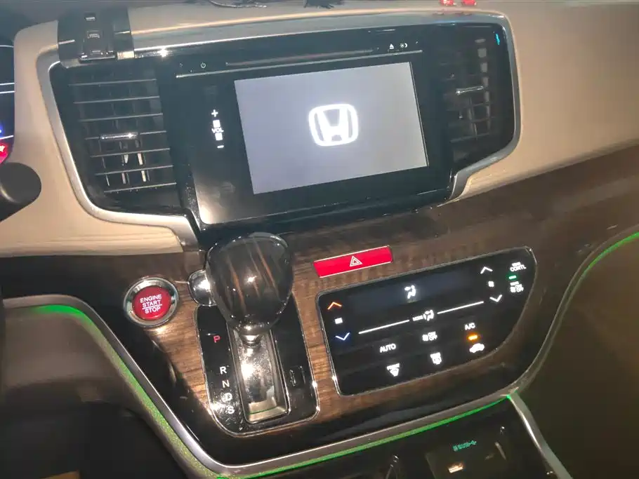Honda Odyssey 2018 — фото 13