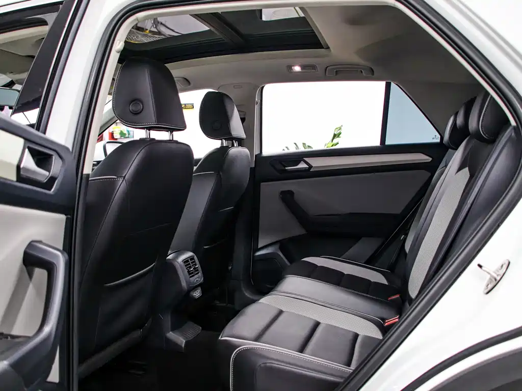 Volkswagen T-Roc 2023 — фото 15