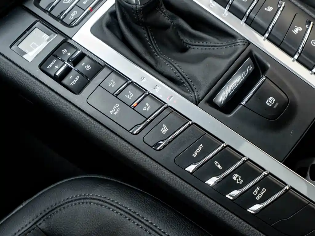 Porsche Macan 2021 — фото 19