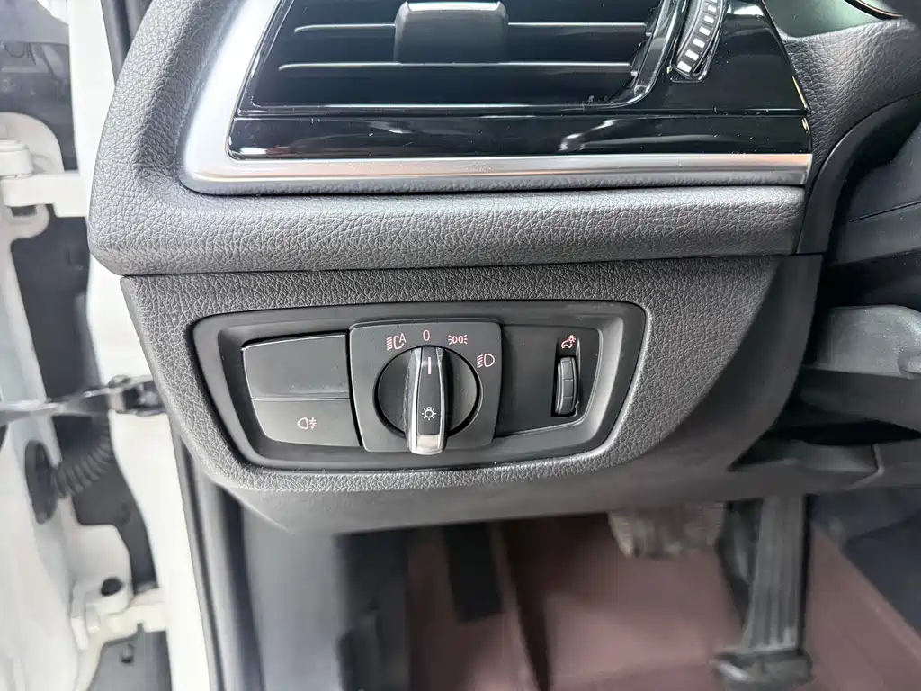 BMW 1 Series 2022 — фото 18