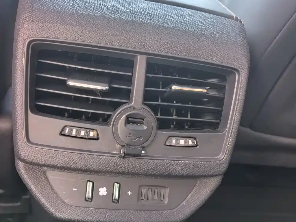 Peugeot 5008 2017 — фото 13