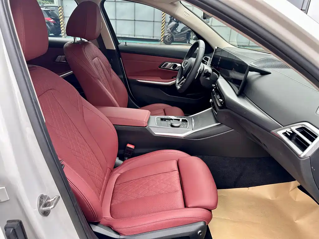 BMW 3 Series 2025 — фото 12