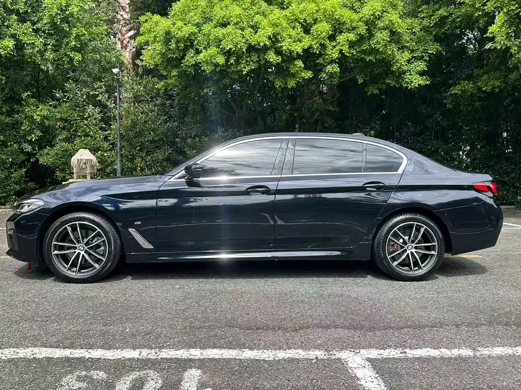BMW 5 Series 2023 — фото 12