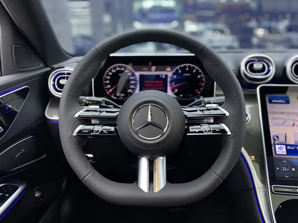 Mercedes-Benz C-Class 2025 — фото 13