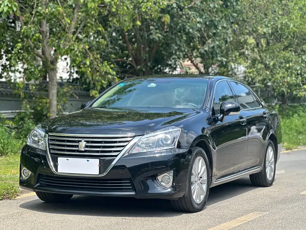 Toyota Crown 2015