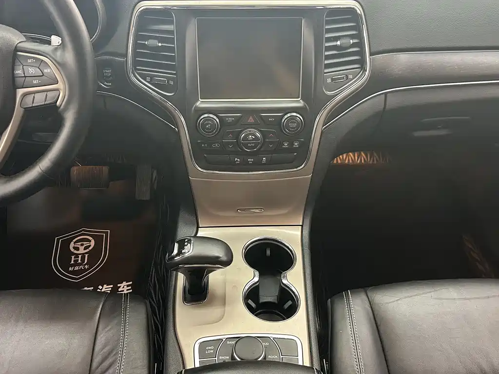 Jeep Grand Cherokee 2016 — фото 20