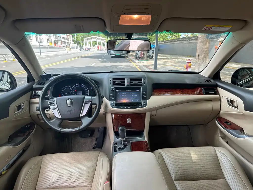Toyota Crown 2015 — фото 11