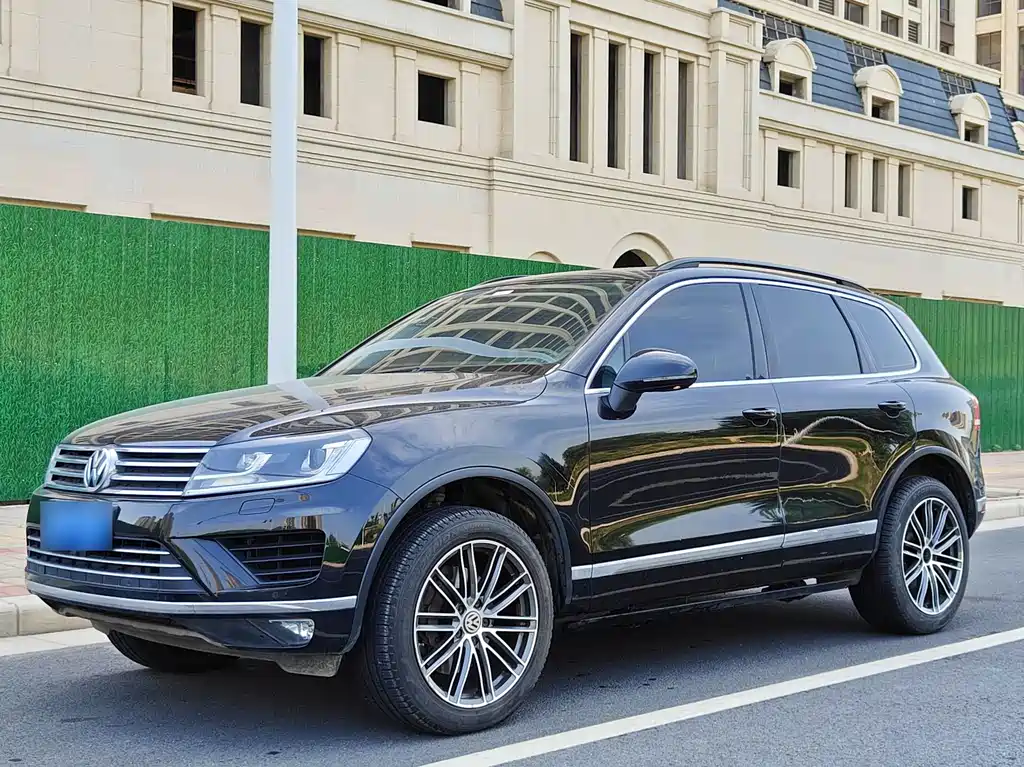 Volkswagen Touareg 2017 — фото 1