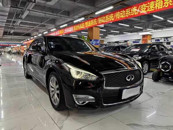 Infiniti Q70 2017