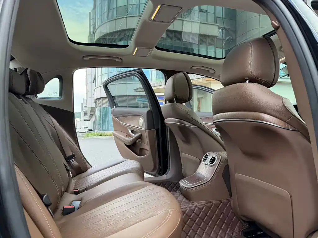 Mercedes-Benz E-Class 2022 — фото 10