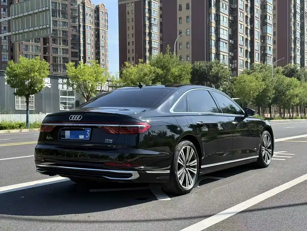 Audi A8 2025 — фото 39