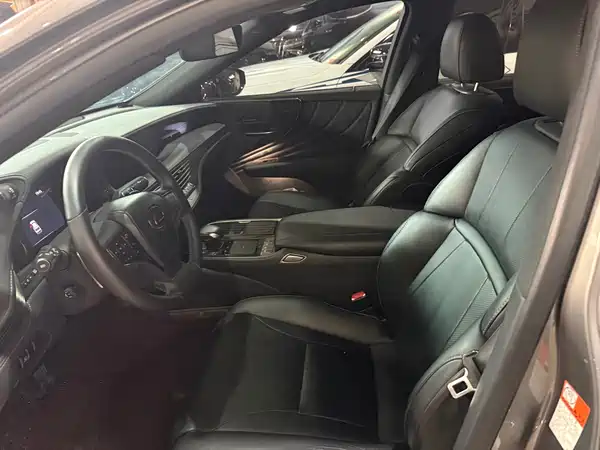 Lexus LS 2020