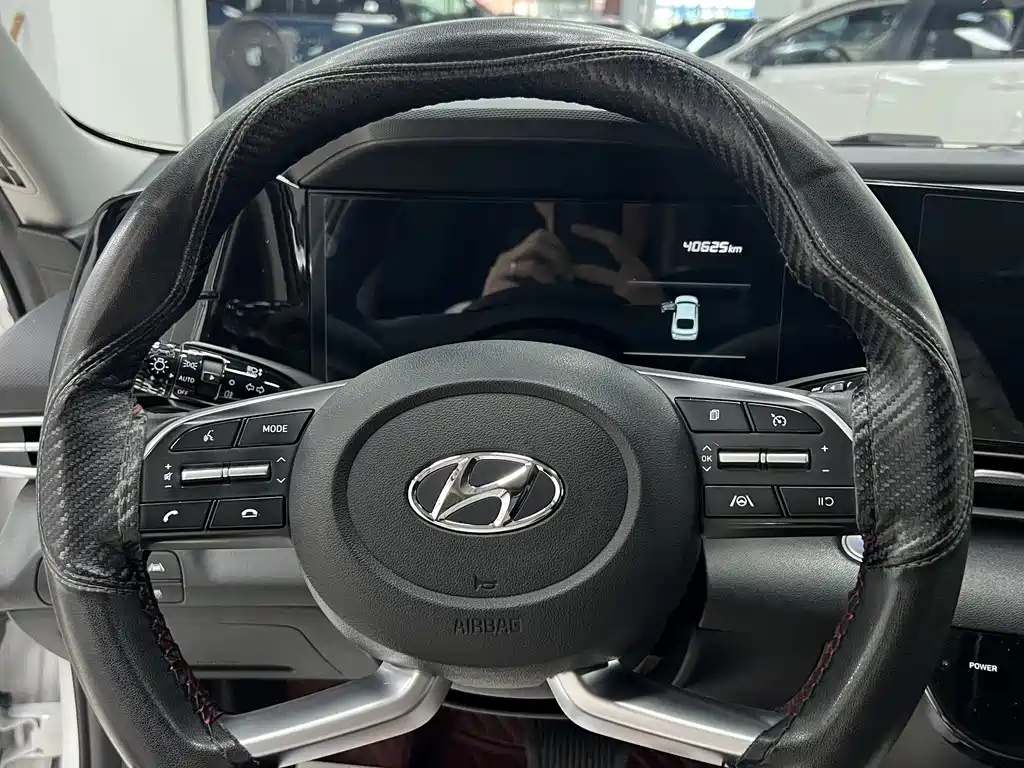 Hyundai Elantra 2023 — фото 8