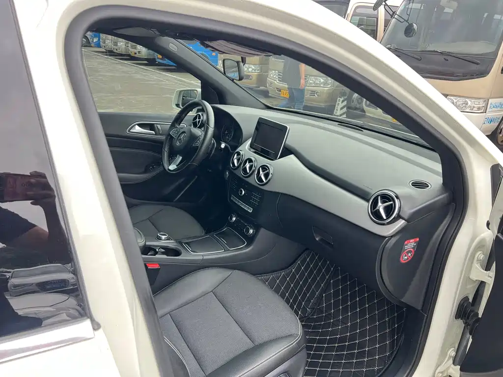 Mercedes-Benz B-Class 2015 — фото 17