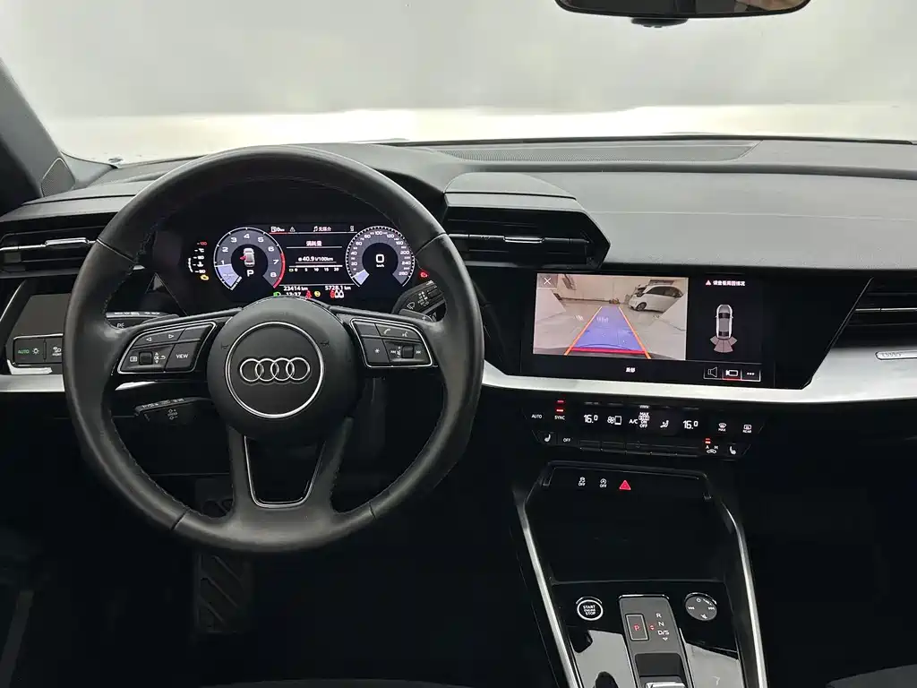 Audi A3 2023 — фото 12