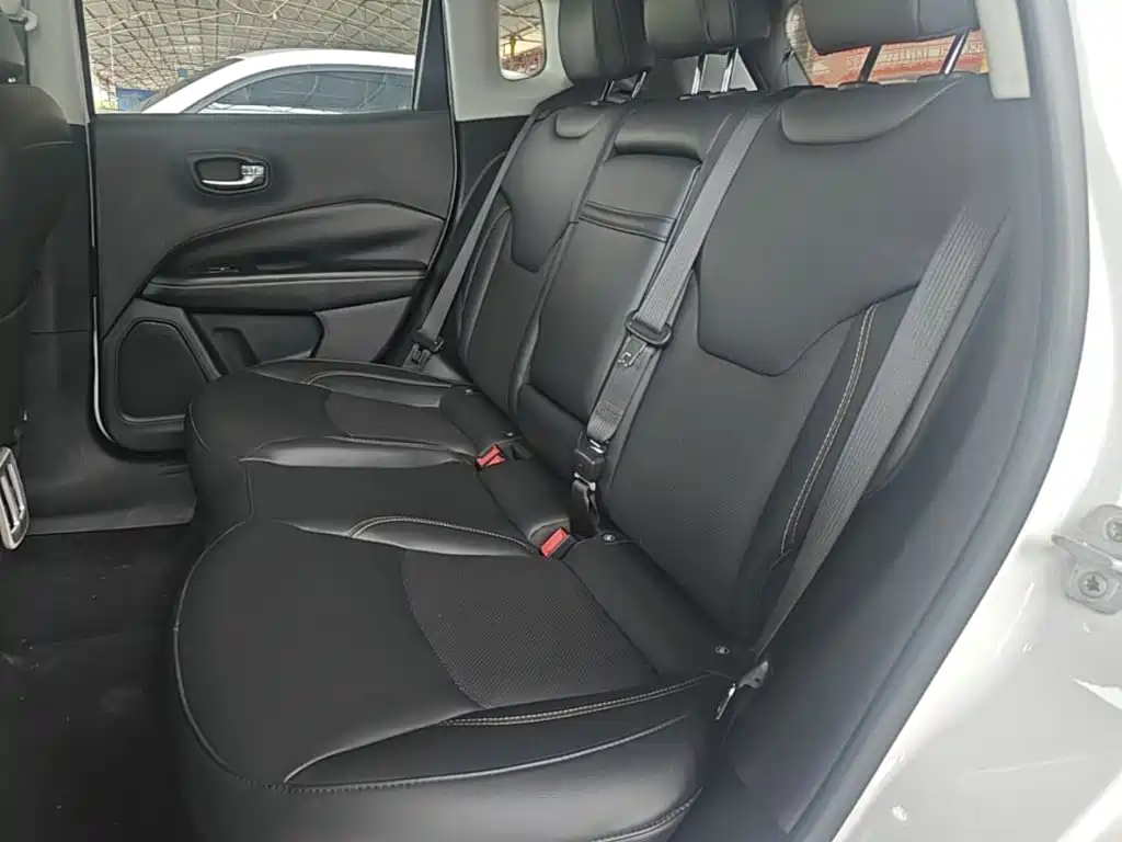 Jeep Compass 2017 — фото 17