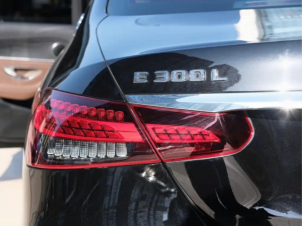 Mercedes-Benz E-Class 2021 — фото 14