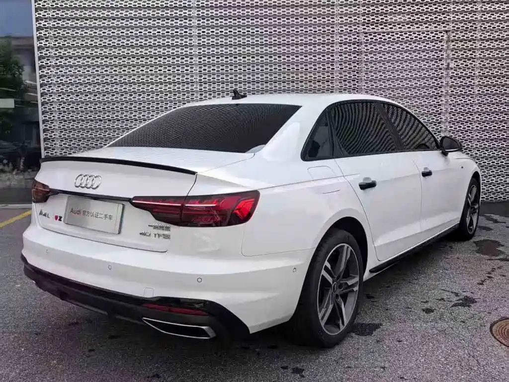 Audi A4L 2022 — фото 12
