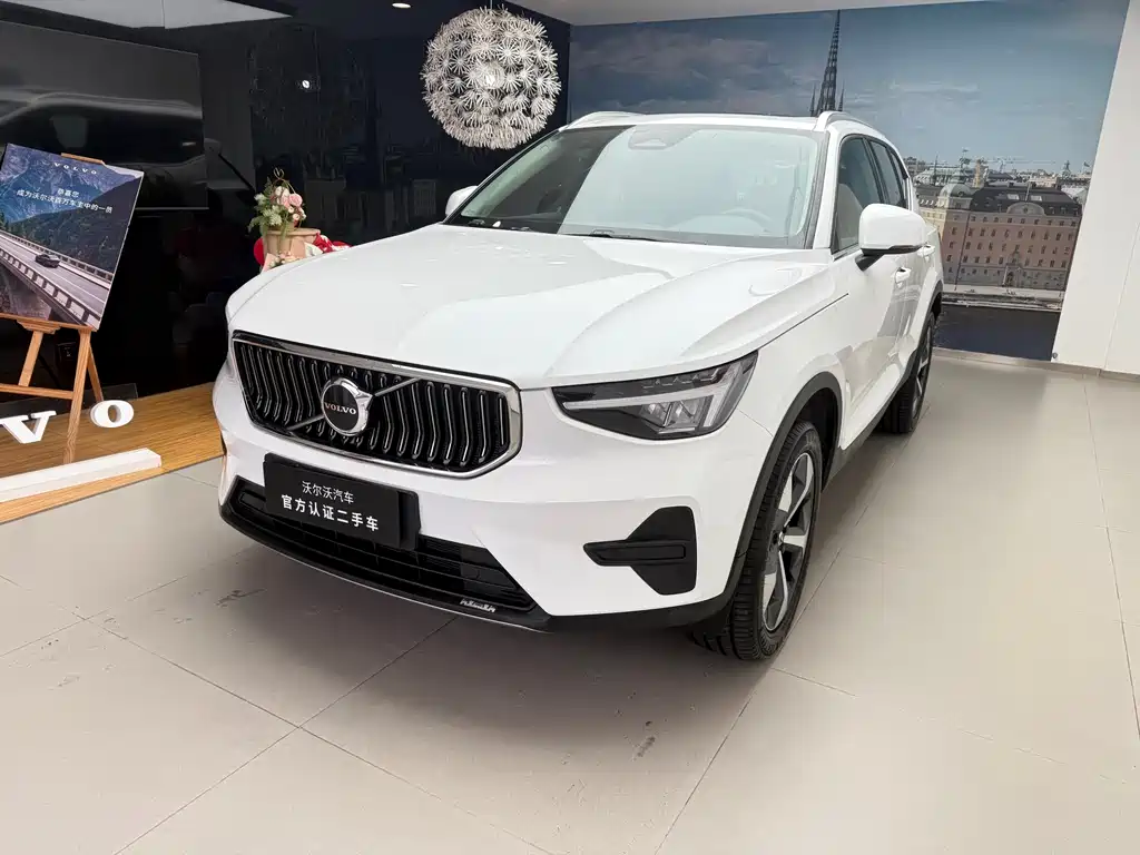 Volvo XC40 2025 — фото 1